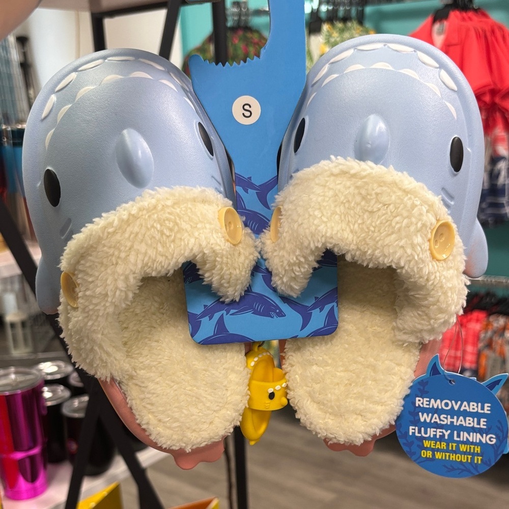 Kids Shark Slippers with removable Fluffy Lining and Keychain NWT